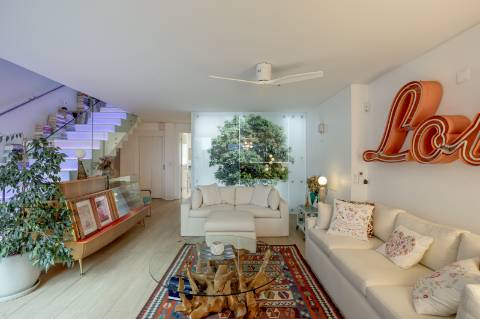 Prédio unifamiliar T4 + 3, nas Amoreiras com jardim e piscina