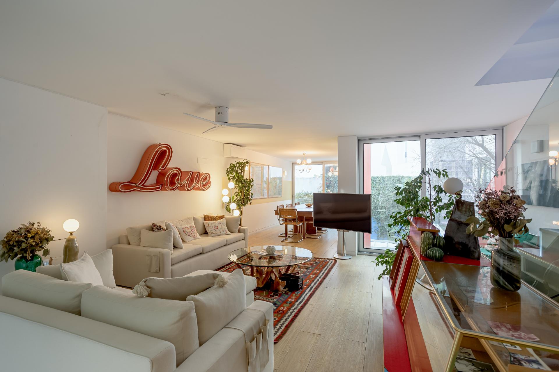 Prédio unifamiliar T4 + 3, nas Amoreiras com jardim e piscina