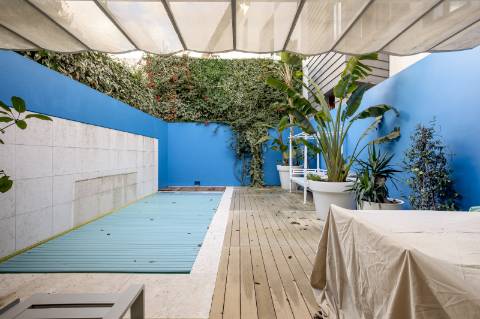 Prédio unifamiliar T4 + 3, nas Amoreiras com jardim e piscina