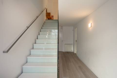 Prédio unifamiliar T4 + 3, nas Amoreiras com jardim e piscina