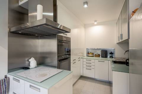 Prédio unifamiliar T4 + 3, nas Amoreiras com jardim e piscina