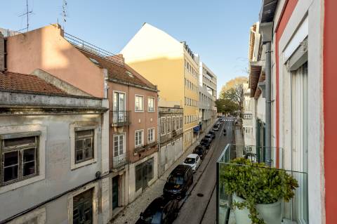 Prédio unifamiliar T4 + 3, nas Amoreiras com jardim e piscina