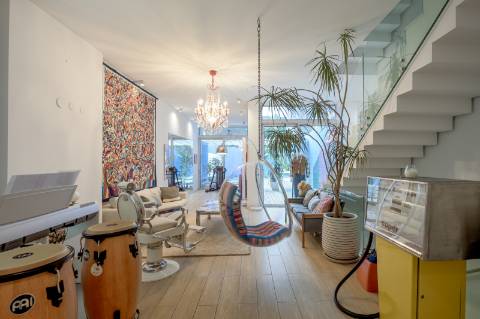 Prédio unifamiliar T4 + 3, nas Amoreiras com jardim e piscina