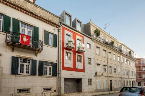 Prédio unifamiliar T4 + 3, nas Amoreiras com jardim e piscina