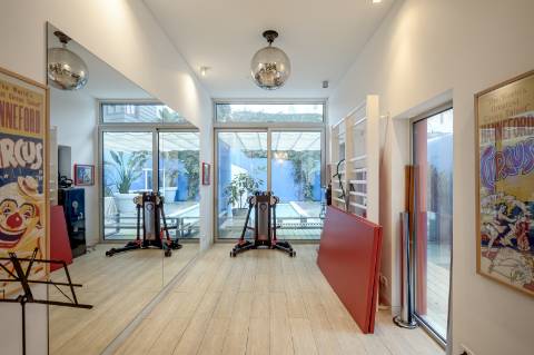 Prédio unifamiliar T4 + 3, nas Amoreiras com jardim e piscina