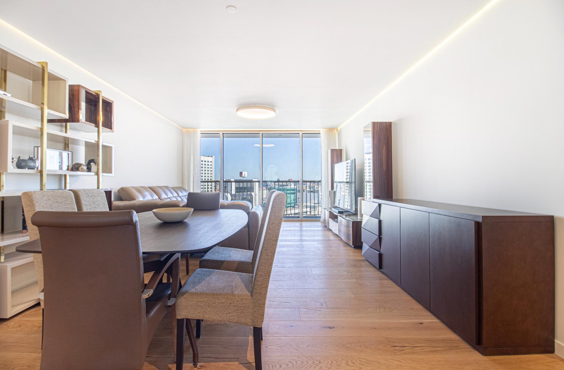 Apartamento T2 com varanda, estacionamento no Condomínio Infinity