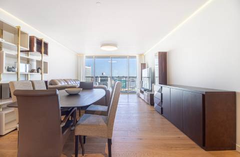 Apartamento T2 com varanda, estacionamento no Condomínio Infinity