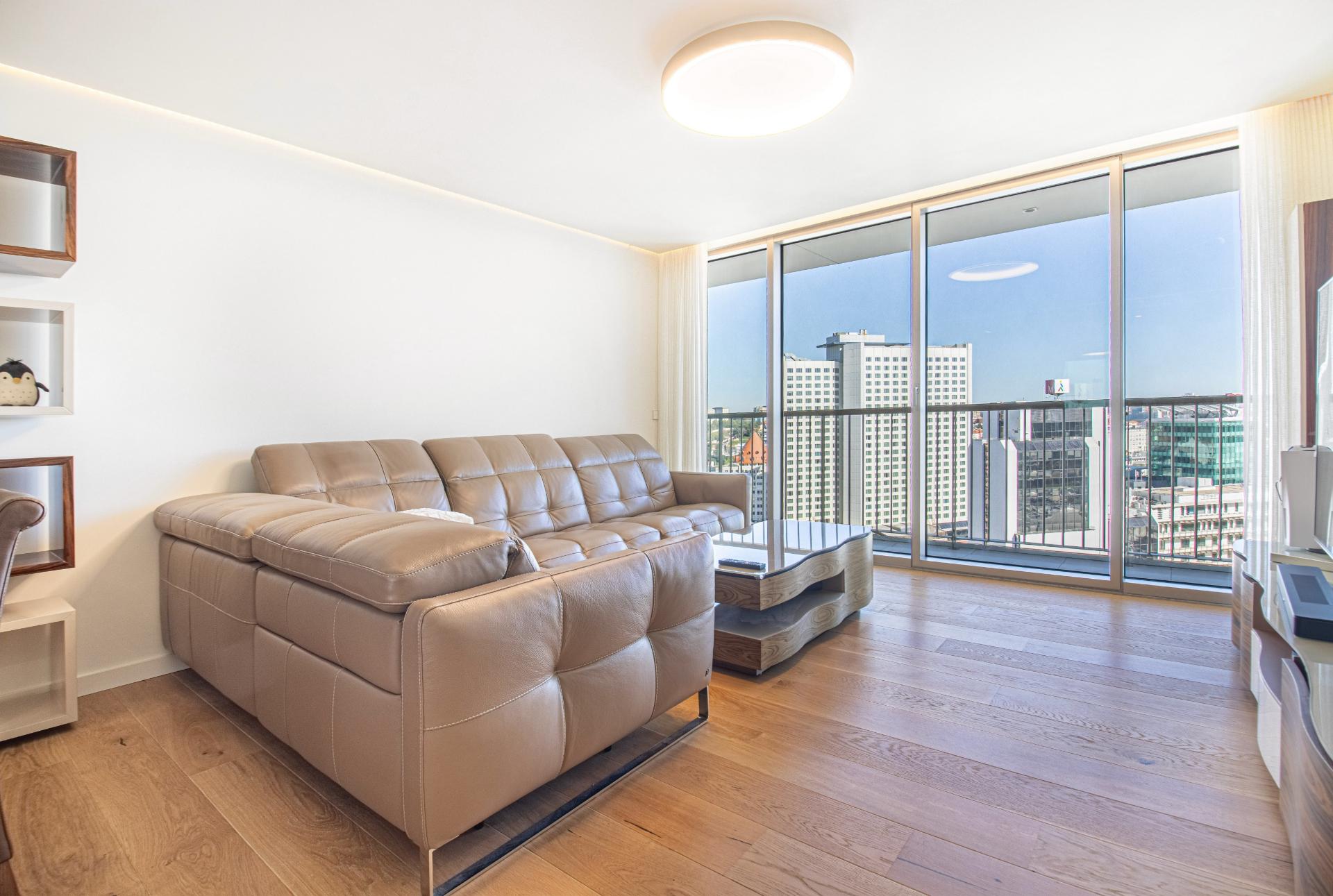 Apartamento T2 com varanda, estacionamento no Condomínio Infinity