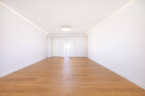 Apartamento T2 com varanda, estacionamento no Condomínio Infinity