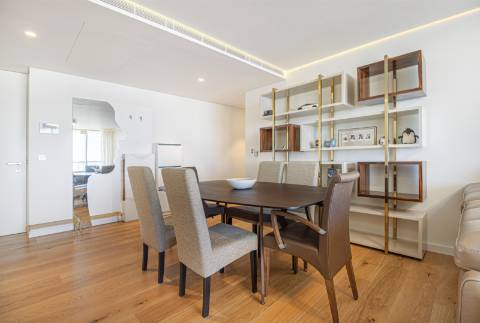 Apartamento T2 com varanda, estacionamento no Condomínio Infinity