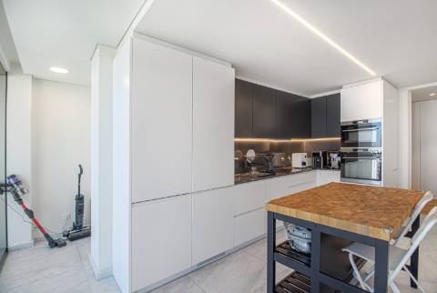 Apartamento T2 com varanda, estacionamento no Condomínio Infinity