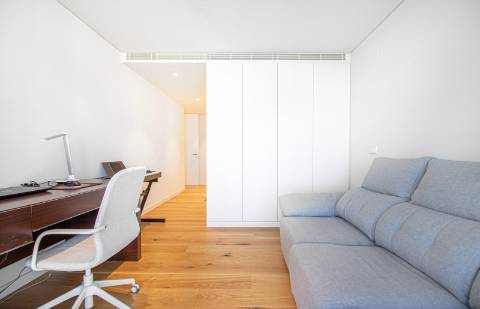 Apartamento T2 com varanda, estacionamento no Condomínio Infinity