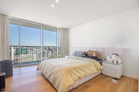 Apartamento T2 com varanda, estacionamento no Condomínio Infinity