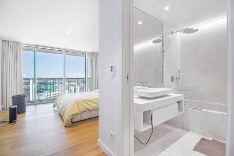 Apartamento T2 com varanda, estacionamento no Condomínio Infinity