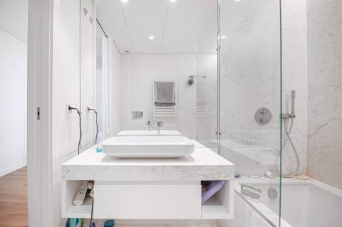 Apartamento T2 com varanda, estacionamento no Condomínio Infinity