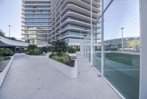 Apartamento T2 com varanda, estacionamento no Condomínio Infinity