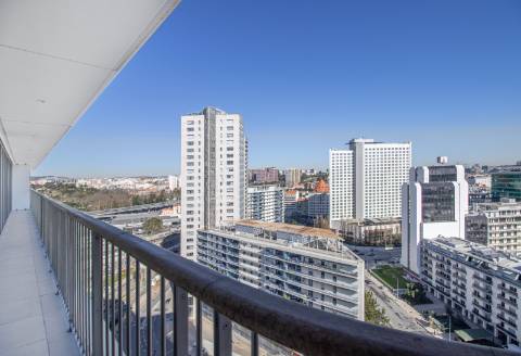 Apartamento T2 com varanda, estacionamento no Condomínio Infinity