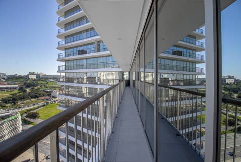 Apartamento T2 com varanda, estacionamento no Condomínio Infinity