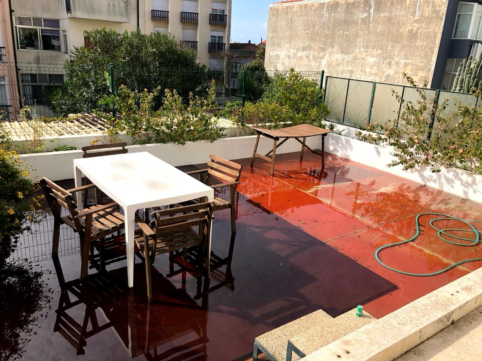 T1 com Garagem e Terraço numa rua sossegada perto do Mar