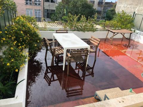 T1 com Garagem e Terraço numa rua sossegada perto do Mar