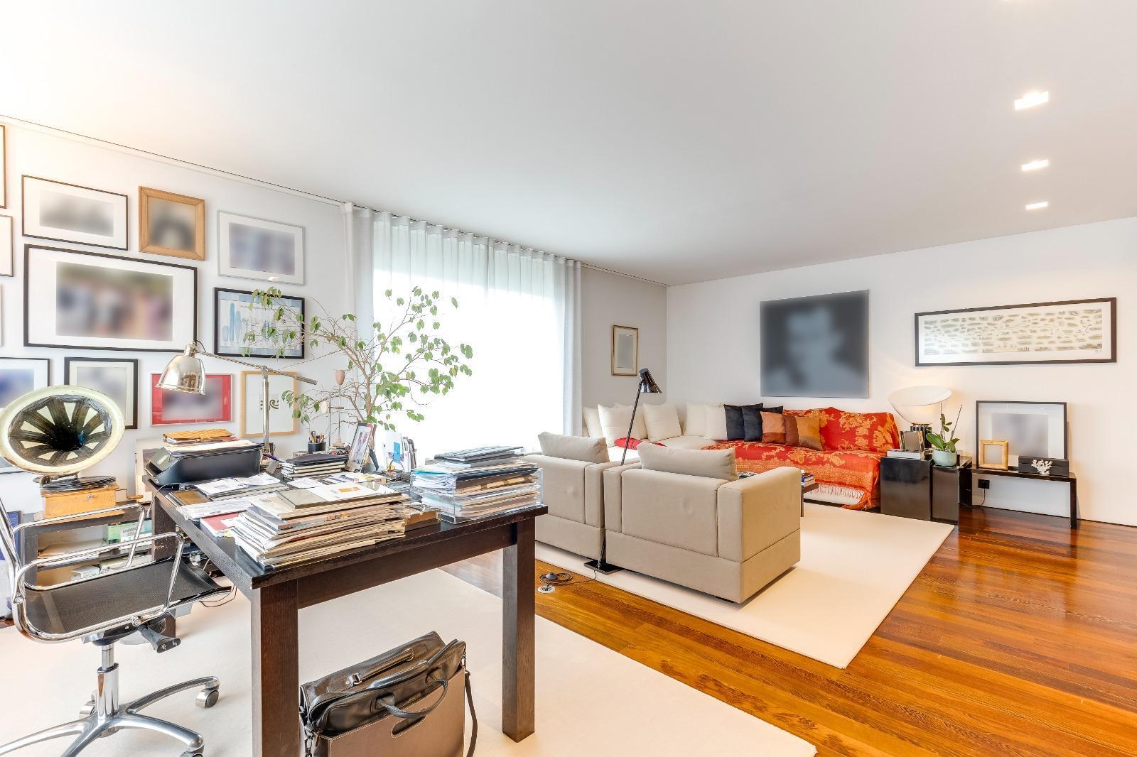 Moradia V4 com piscina para venda na Foz; Porto