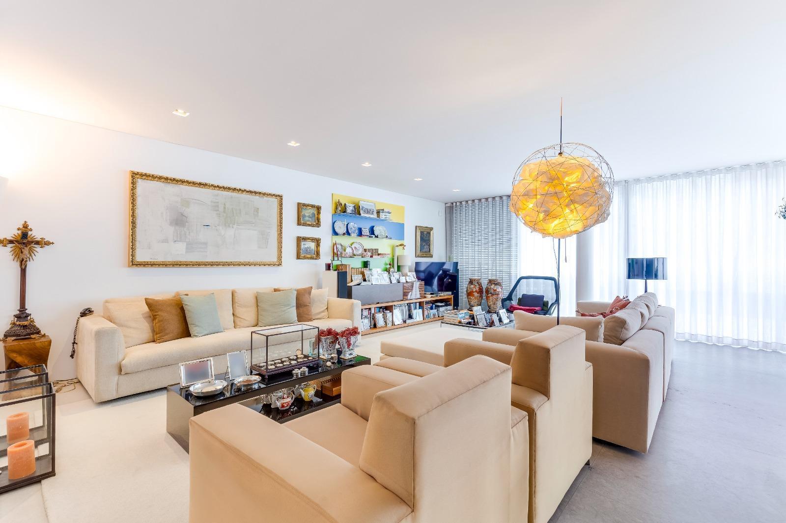 Moradia V4 com piscina para venda na Foz; Porto