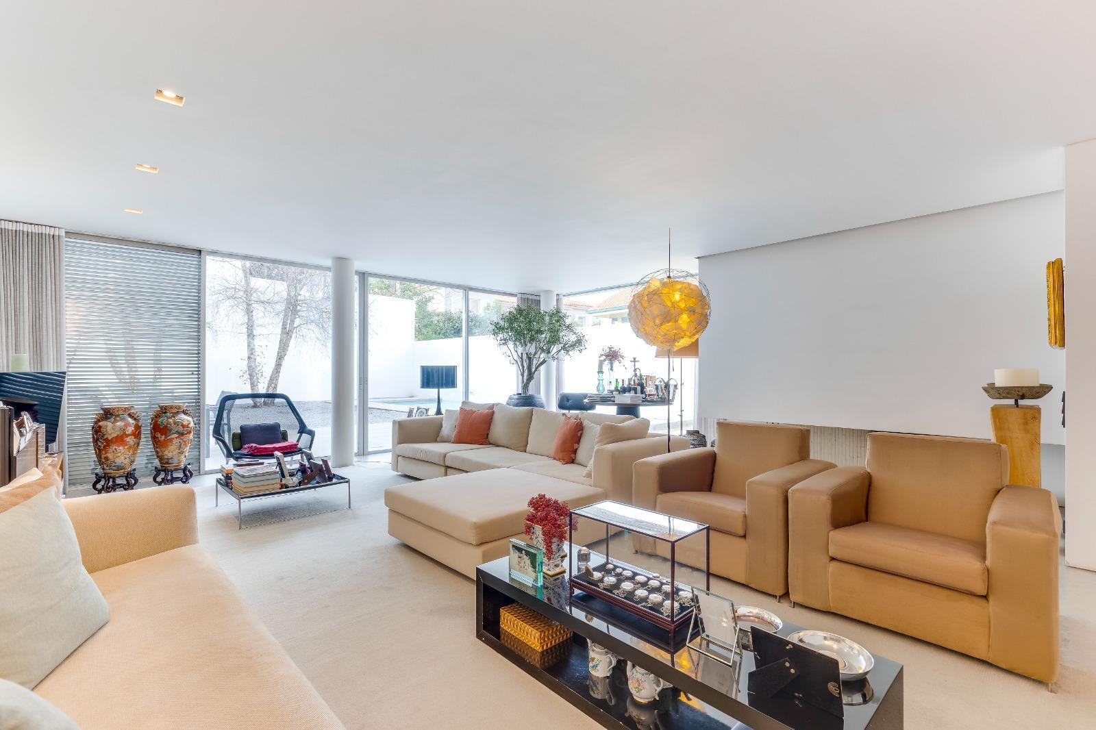 Moradia V4 com piscina para venda na Foz; Porto