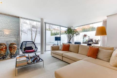 Moradia V4 com piscina para venda na Foz; Porto