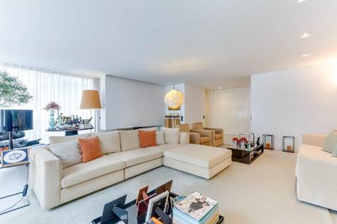 Moradia V4 com piscina para venda na Foz; Porto