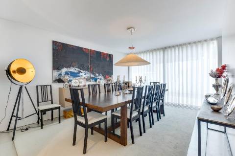 Moradia V4 com piscina para venda na Foz; Porto