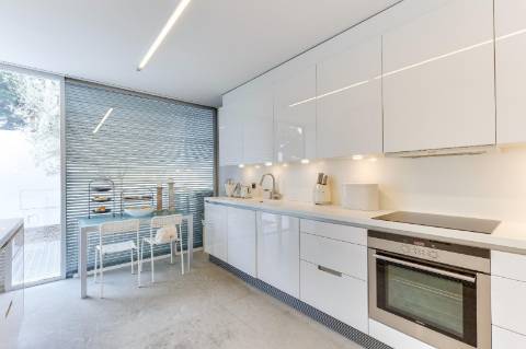 Moradia V4 com piscina para venda na Foz; Porto