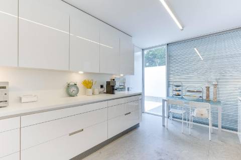 Moradia V4 com piscina para venda na Foz; Porto