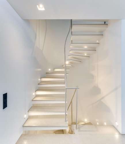 Moradia V4 com piscina para venda na Foz; Porto