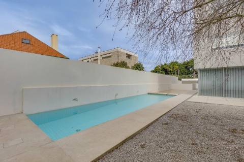 Moradia V4 com piscina para venda na Foz; Porto