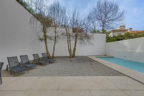 Moradia V4 com piscina para venda na Foz; Porto
