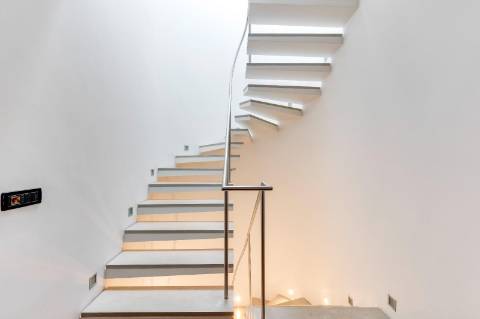 Moradia V4 com piscina para venda na Foz; Porto