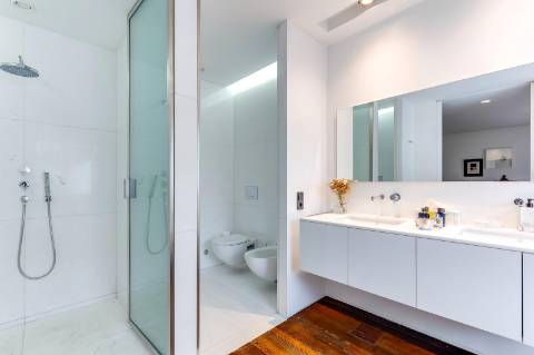 Moradia V4 com piscina para venda na Foz; Porto