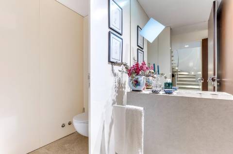 Moradia V4 com piscina para venda na Foz; Porto