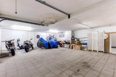 Moradia V4 com piscina para venda na Foz; Porto