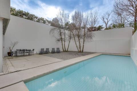 Moradia V4 com piscina para venda na Foz; Porto