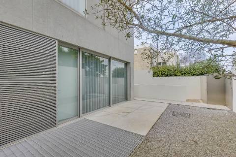 Moradia V4 com piscina para venda na Foz; Porto