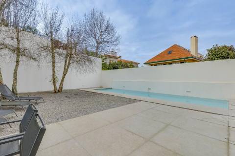 Moradia V4 com piscina para venda na Foz; Porto