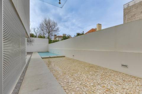 Moradia V4 com piscina para venda na Foz; Porto