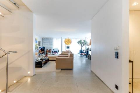 Moradia V4 com piscina para venda na Foz; Porto