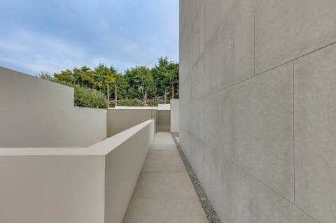 Moradia V4 com piscina para venda na Foz; Porto