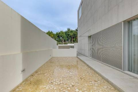 Moradia V4 com piscina para venda na Foz; Porto