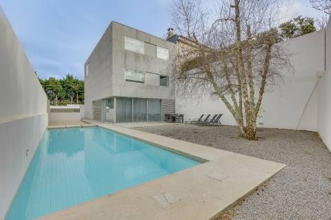 Moradia V4 com piscina para venda na Foz; Porto
