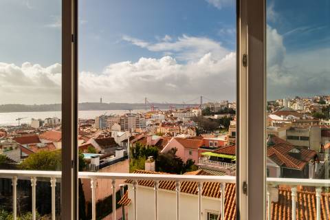 Charmoso apartamento T2 no Príncipe Real, com vistas verdadeiramente deslumbrantes.