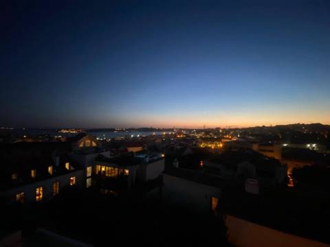 Charmoso apartamento T2 no Príncipe Real, com vistas verdadeiramente deslumbrantes.