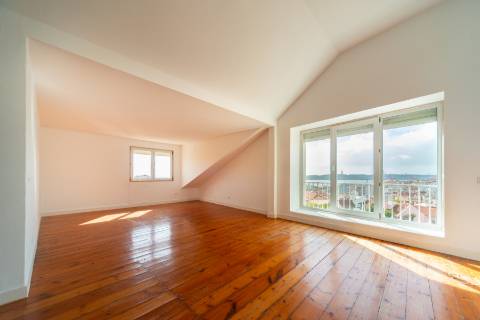 Charmoso apartamento T2 no Príncipe Real, com vistas verdadeiramente deslumbrantes.